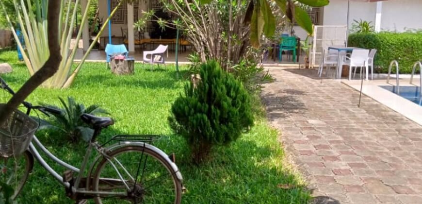 VILLA DE TYPE F4 AVEC PISCINE A LOUER A LA ROTONDE