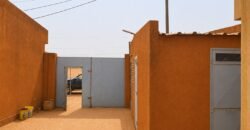 ENTREPÔT DE 170M² AVEC BUREAU À KARPALA EN LOCATION