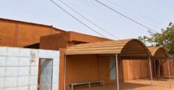 ENTREPÔT DE 170M² AVEC BUREAU À KARPALA EN LOCATION