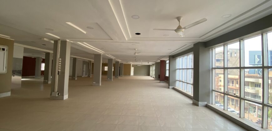 OPEN-SPACES DE PRESTIGE EN LOCATION DANS UN IMMEUBLE R+5 AU PROJET ZACA