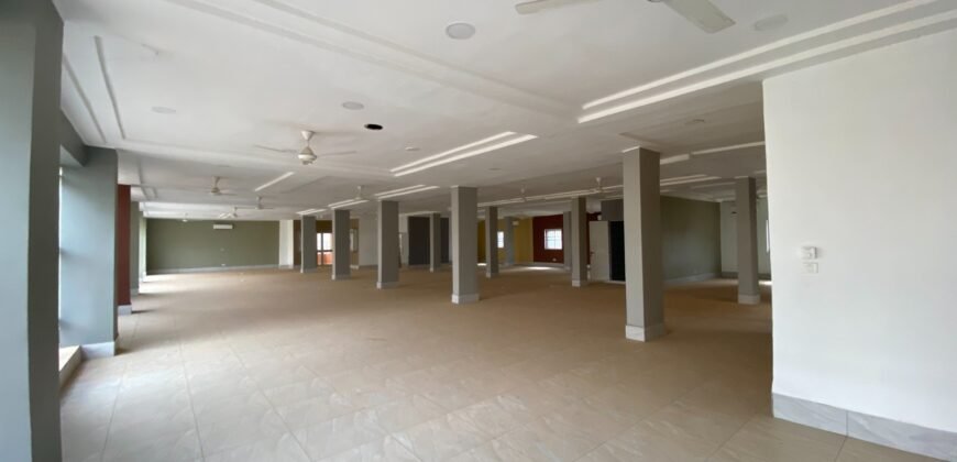 OPEN-SPACES DE PRESTIGE EN LOCATION DANS UN IMMEUBLE R+5 AU PROJET ZACA
