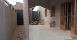 TRIPLEX DE HAUT STANDING NEUF – 8 PIÈCES EN LOCATION À OUAGA 2000, ZONE C