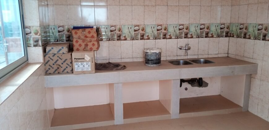 TRIPLEX DE HAUT STANDING NEUF – 8 PIÈCES EN LOCATION À OUAGA 2000, ZONE C