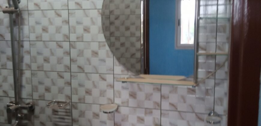 TRIPLEX DE HAUT STANDING NEUF – 8 PIÈCES EN LOCATION À OUAGA 2000, ZONE C