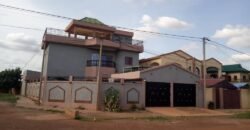 TRIPLEX DE HAUT STANDING NEUF – 8 PIÈCES EN LOCATION À OUAGA 2000, ZONE C