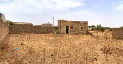 TERRAIN STRATEGIQUE DE 422M² CLOTURE AVEC BATI A YAGMA