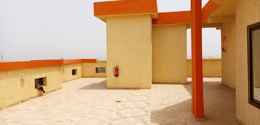 APPARTEMENT OPEN SPACE EN LOCATION – R+1 – SANYIRI