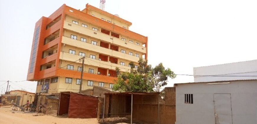 APPARTEMENT OPEN SPACE EN LOCATION – R+1 – SANYIRI
