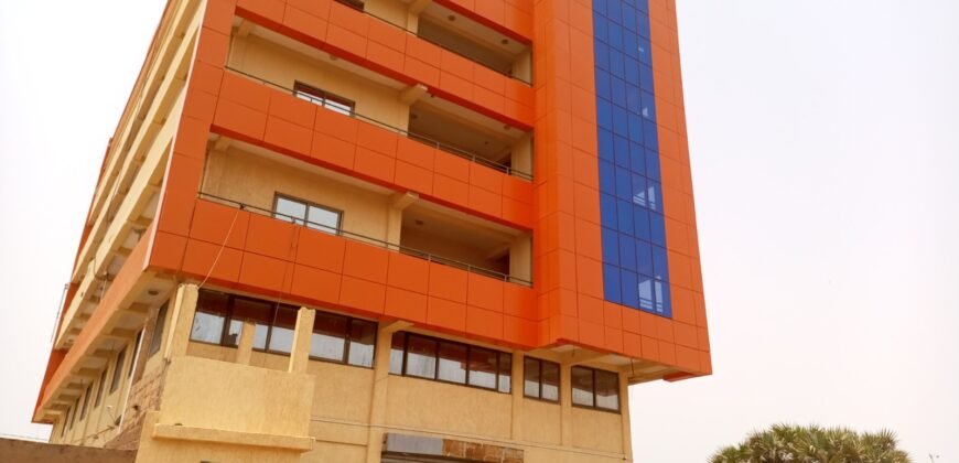APPARTEMENT OPEN SPACE EN LOCATION – R+1 – SANYIRI