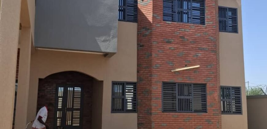 DUPLEX MODERNE DE 4 CHAMBRES EN LOCATION À LOUMBILA