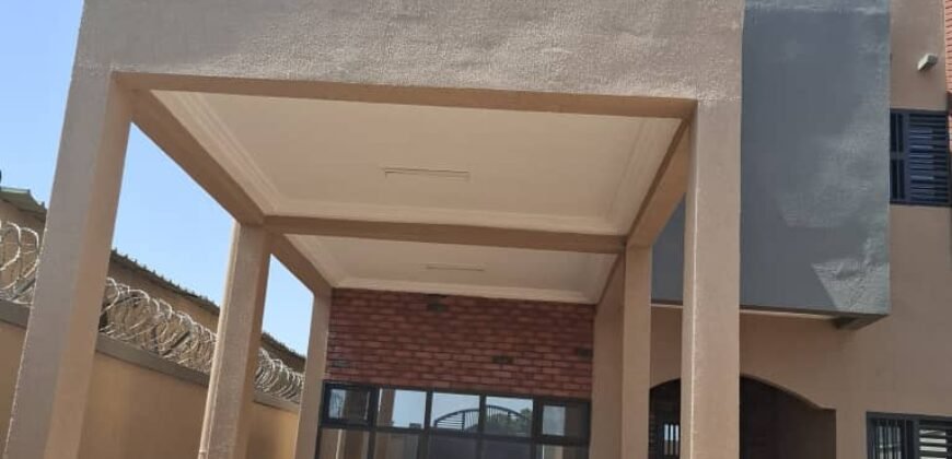 DUPLEX MODERNE DE 4 CHAMBRES EN LOCATION À LOUMBILA