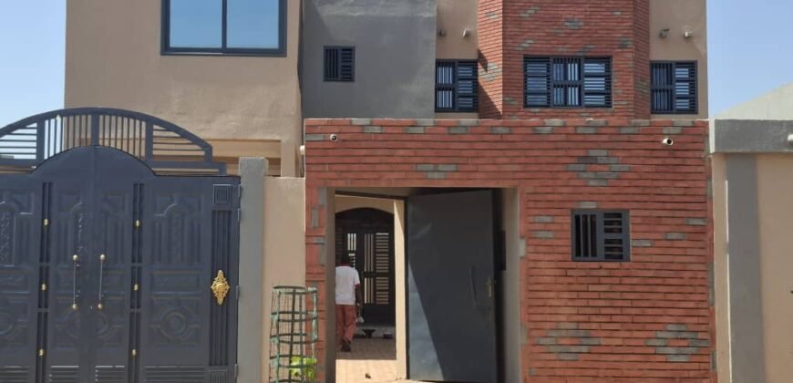 DUPLEX MODERNE DE 4 CHAMBRES EN LOCATION À LOUMBILA