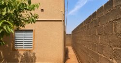TERRAIN DE 300 M² AVEC DEUX MINIVILLAS AU QUARTIER KOLOGH-NABA EN VENTE