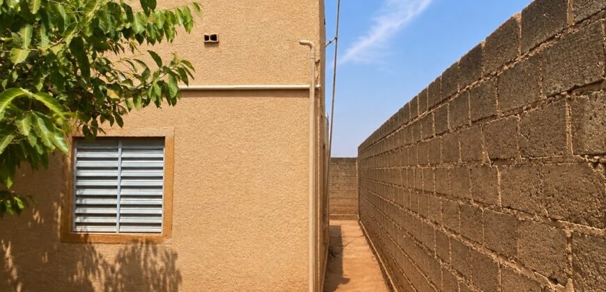 TERRAIN DE 300 M² AVEC DEUX MINIVILLAS AU QUARTIER KOLOGH-NABA EN VENTE