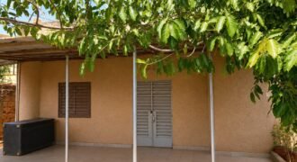 TERRAIN DE 300 M² AVEC DEUX MINIVILLAS AU QUARTIER KOLOGH-NABA EN VENTE