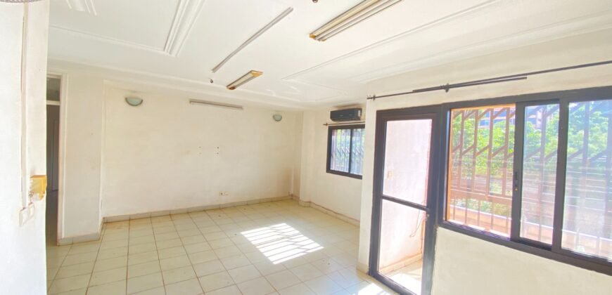 APPARTEMENT 3 CHAMBRES AVEC 3 SALLES D&rsquo;EAU – BILBALOGHO, BORD GOUDRON DERRIÈRE BCEAO