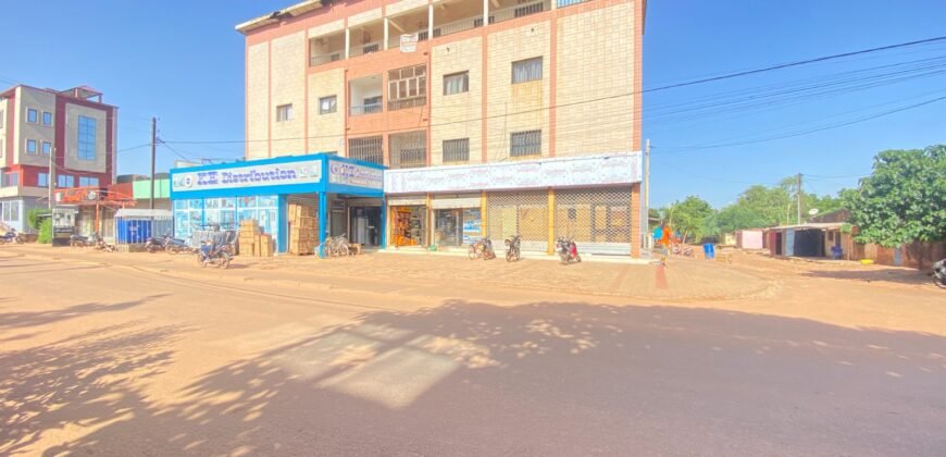 APPARTEMENT 3 CHAMBRES AVEC 3 SALLES D&rsquo;EAU – BILBALOGHO, BORD GOUDRON DERRIÈRE BCEAO