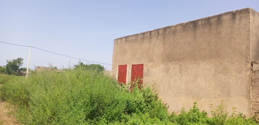PARCELLE DE TYPE PAN COUPE CLÔTURÉE AVEC UNE SUPERFICIE DE 452 M² EN VENTE A BASSINKO