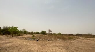 GRAND TERRAIN DE 3 928 M² EN VENTE À KOUBA