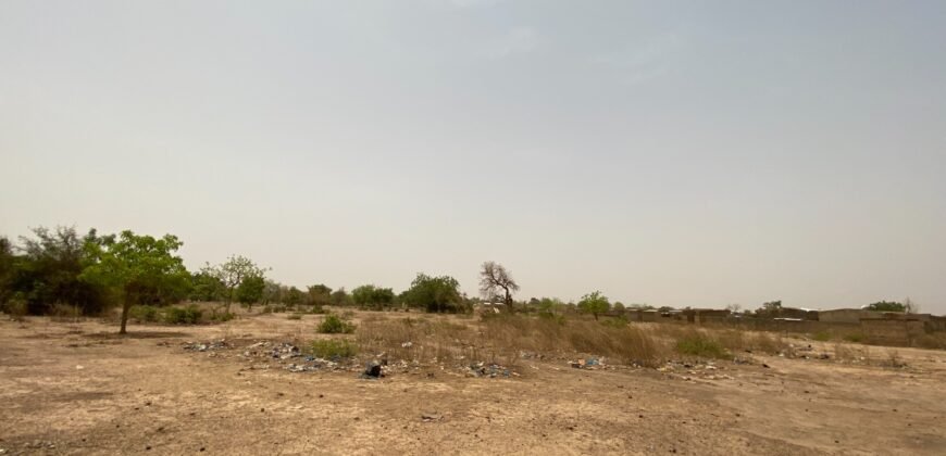 GRAND TERRAIN DE 3 928 M² EN VENTE À KOUBA