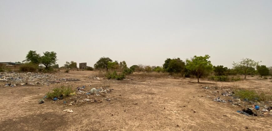 GRAND TERRAIN DE 3 928 M² EN VENTE À KOUBA