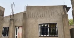 VILLA ÉVOLUTIVE R+1 À VENDRE À KOSSODO POLOSGO – INVESTISSEMENT STRATÉGIQUE AVEC POTENTIEL DE PLUS-VALUE