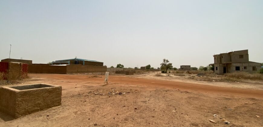 GRAND TERRAIN DE 3 928 M² EN VENTE À KOUBA