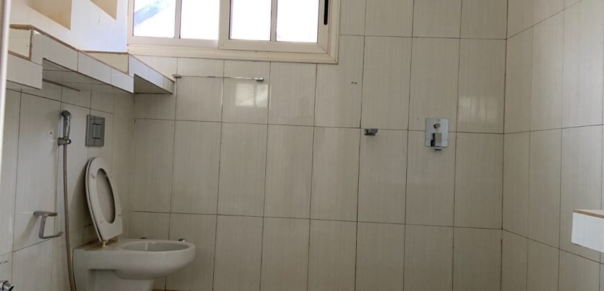 TRIPLEX DE HAUT STANDING DE 13 PIÈCES À LOUER À OUAGA 2000 (SOCOGIB)