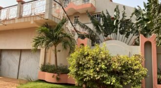 TRIPLEX DE HAUT STANDING DE 13 PIÈCES À LOUER À OUAGA 2000 (SOCOGIB)