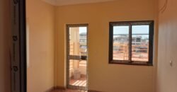 BUREAUX EN LOCATION DANS UN IMMEUBLE EN BORDURE DE VOIE BITUMÉE A BAROGO