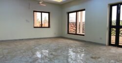 TRIPLEX DE HAUT STANDING NEUF – 08 PIÈCES EN LOCATION À OUAGA 2000, ZONE C