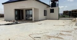 TRIPLEX DE HAUT STANDING NEUF – 08 PIÈCES EN LOCATION À OUAGA 2000, ZONE C