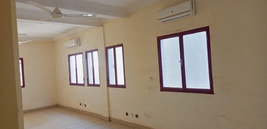 DES BUREAUX SITUES SUR UN IMMEUBLE R+3 EN LOCATION A BOINSYAARE