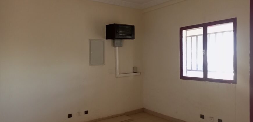 DES BUREAUX SITUES SUR UN IMMEUBLE R+3 EN LOCATION A BOINSYAARE