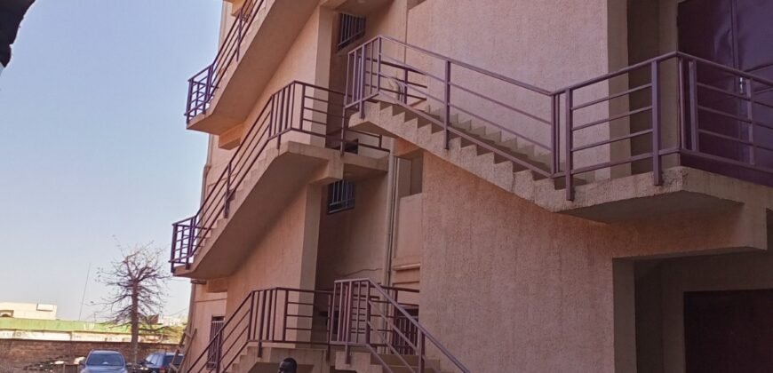 DES BUREAUX SITUES SUR UN IMMEUBLE R+3 EN LOCATION A BOINSYAARE