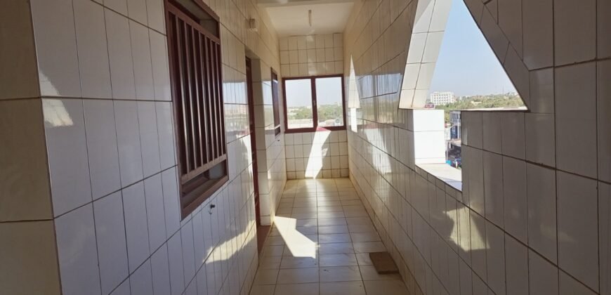 DES BUREAUX SITUES SUR UN IMMEUBLE R+3 EN LOCATION A BOINSYAARE