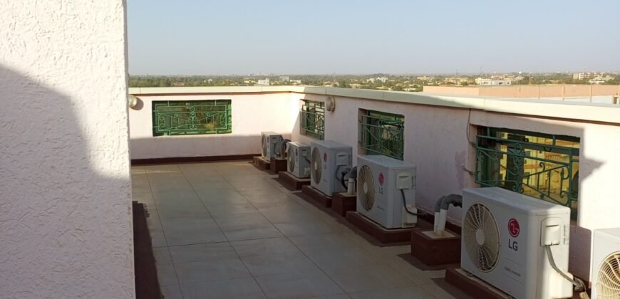 BUREAUX SITUÉS SUR UN IMMEUBLE R+5 EN LOCATION A OUAGADOUGOU QUARTIER 1200