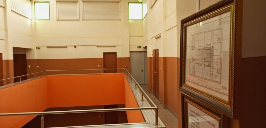 BUREAUX SITUÉS SUR UN IMMEUBLE R+5 EN LOCATION A OUAGADOUGOU QUARTIER 1200