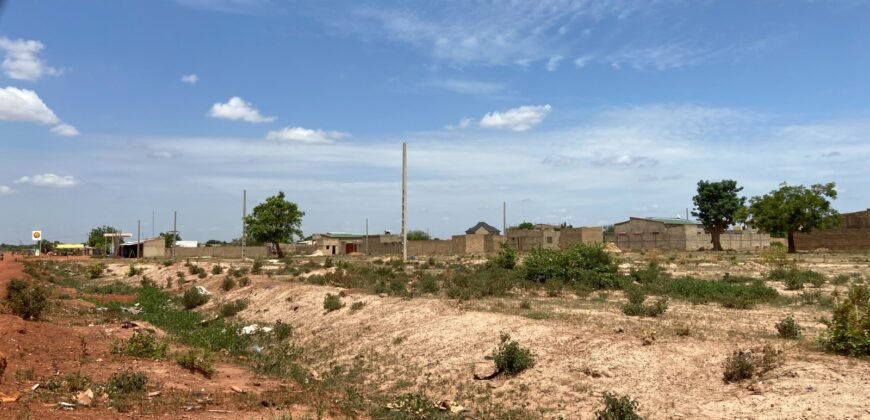 PARCELLE NUE DE 400 M² EN VENTE À BASSINKO