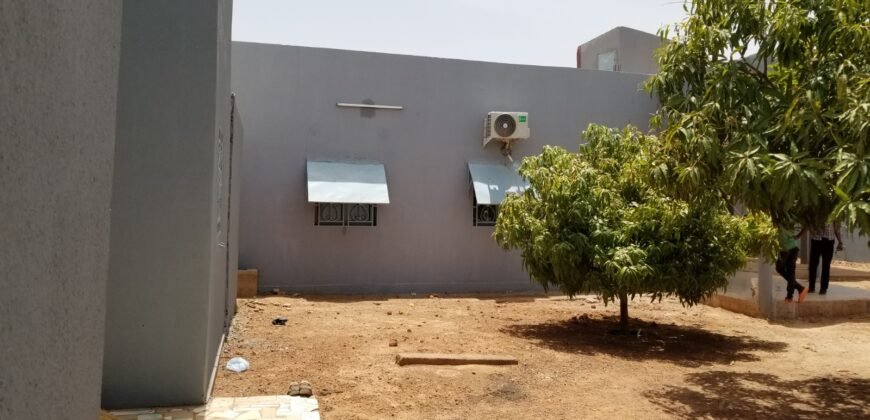 VILLA DE TYPE F4 NOUVELLE CONSTRUCTION EN LOCATION A OUAGADOUGOU QUARTIER BASSINKO