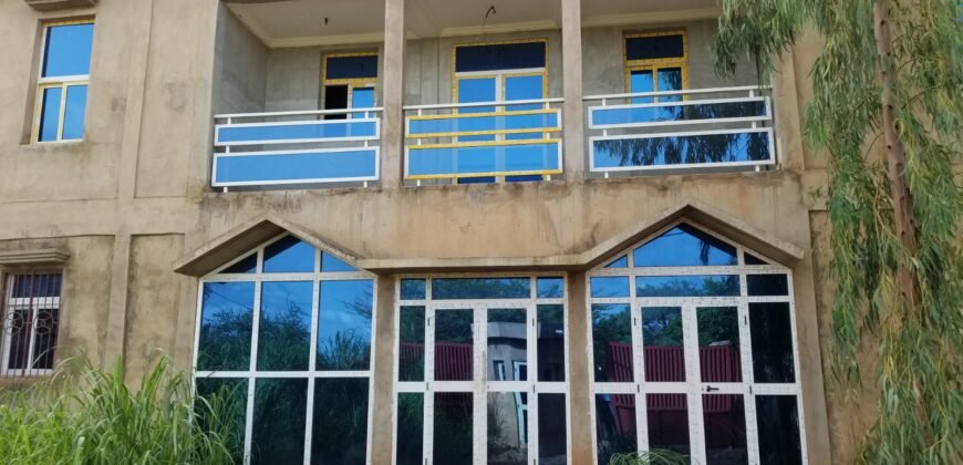 IMMEUBLE R+1 BATI SUR UNE PARCELLE DE 459 M² EN VENTE A LOUMBILA