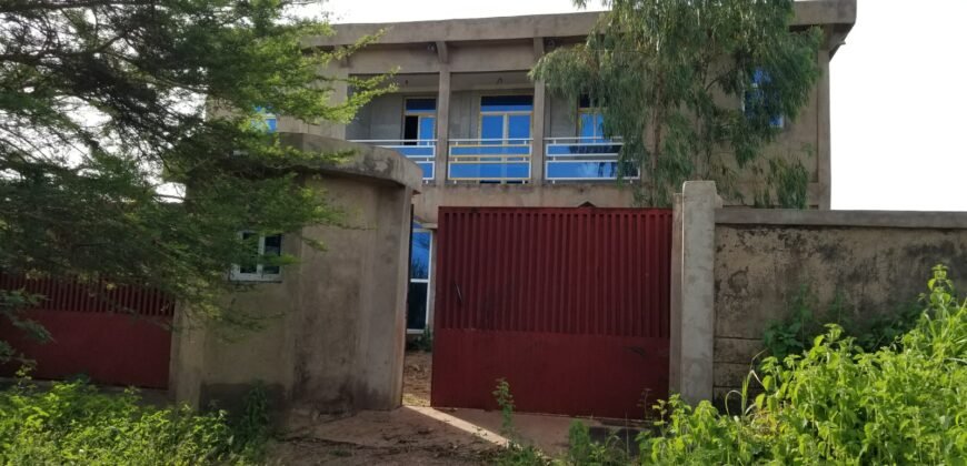 IMMEUBLE R+1 BATI SUR UNE PARCELLE DE 459 M² EN VENTE A LOUMBILA