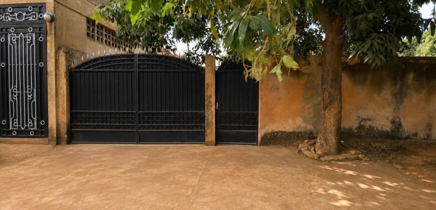 VILLA DE TYPE F4 BÂTIE SUR UNE PARCELLE DE 400 M² EN VENTE À KARPALA