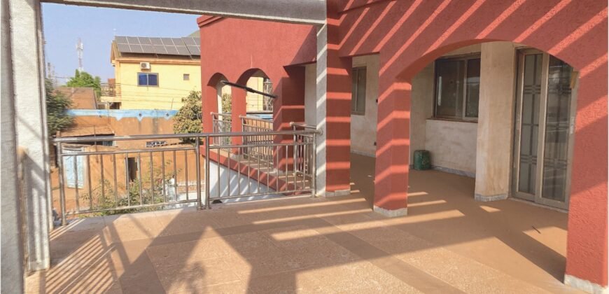 DUPLEX NEUF DE 08 PIÈCES EN LOCATION À KARPALA