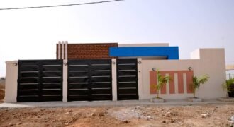 VILLA DE TYPE F3 BATIE SUR UNE SUPERFICIE DE 300 M² EN VENTE A OUAGA 2000