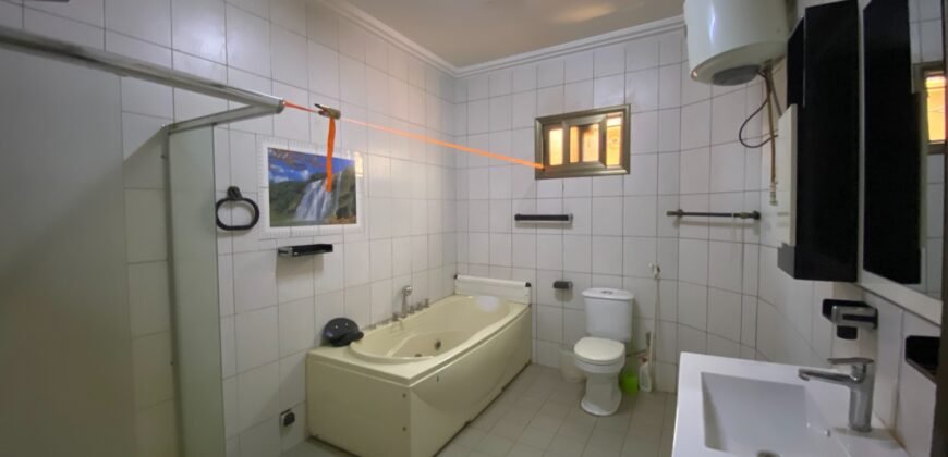 DUPLEX R+1 DE 10 PIÈCES ÉQUIPÉ EN LOCATION À OUAGA 2000 ZONE C
