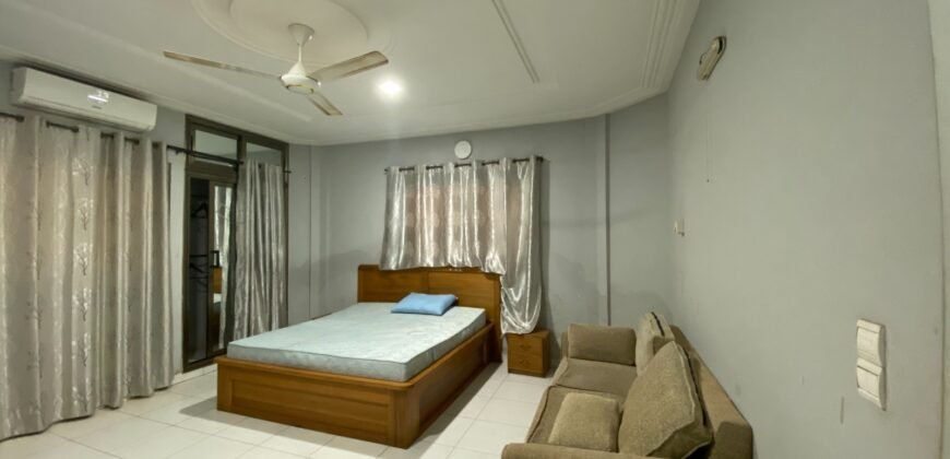 DUPLEX R+1 DE 10 PIÈCES ÉQUIPÉ EN LOCATION À OUAGA 2000 ZONE C