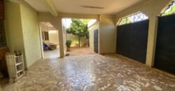 DUPLEX R+1 DE 10 PIÈCES ÉQUIPÉ EN LOCATION À OUAGA 2000 ZONE C