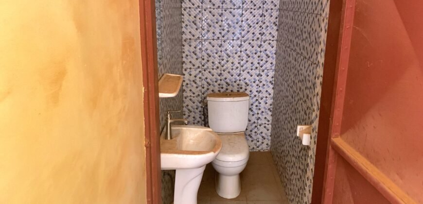 IMMEUBLE R+1 EN LOCATION DANS LE QUARTIER BANG-POORE