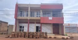 IMMEUBLE R+1 EN LOCATION DANS LE QUARTIER BANG-POORE